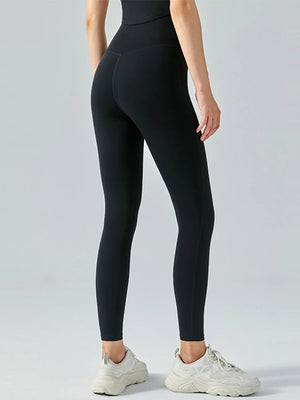 Yoga pants with no awkward lines, tight fitting, high elasticity, high strength, naked sensation, quick drying, fitness training